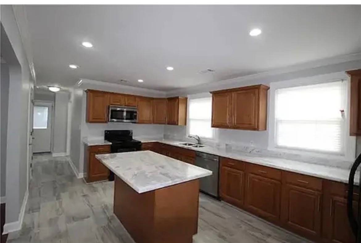 5437 Vermillion Boulevard – photo 1