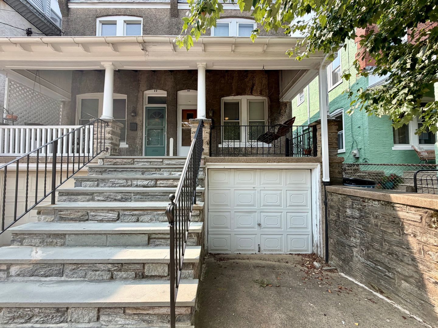 Charming 3-Bedroom Townhome in Chestnut Hill with One-Car Garage! Available Mid-September! – photo 1