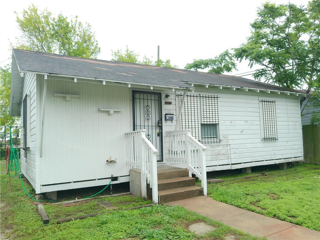 4326 Vestal Street – photo 1 of 13