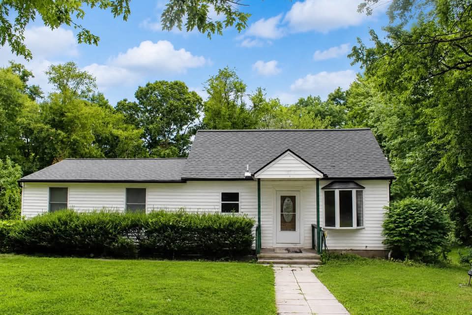 3805 Sewell Rd – photo 1 of 18
