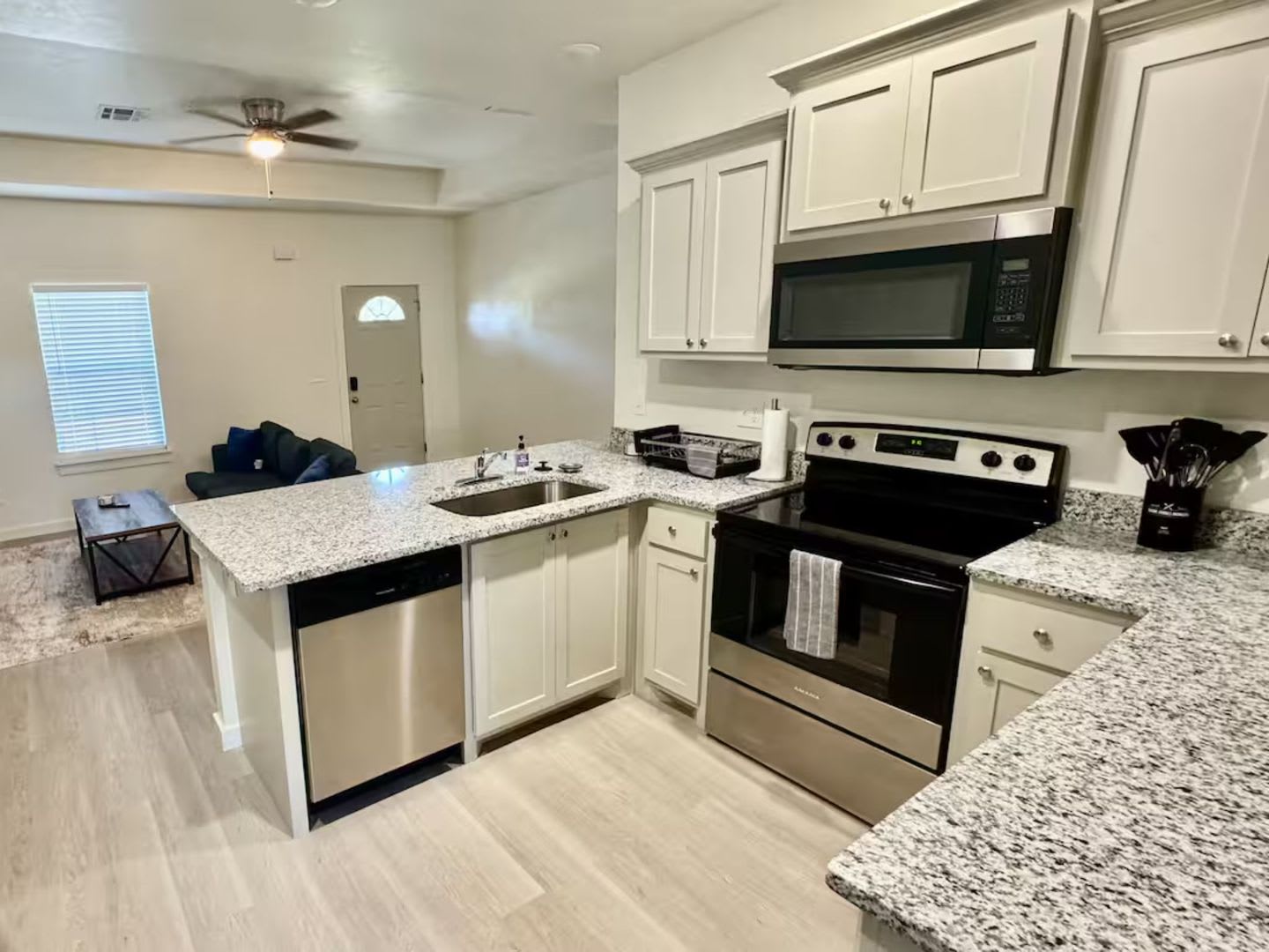 Brand New 2Br 2Ba Home Fully Furnished All Utilities Included – photo 1