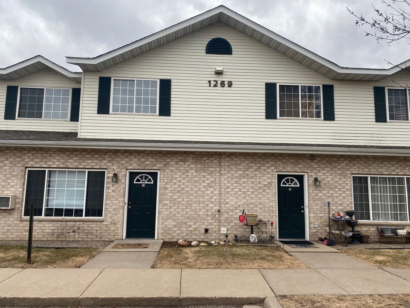 Updated 3br/2ba Townhome in Shakopee! – photo 1 of 13