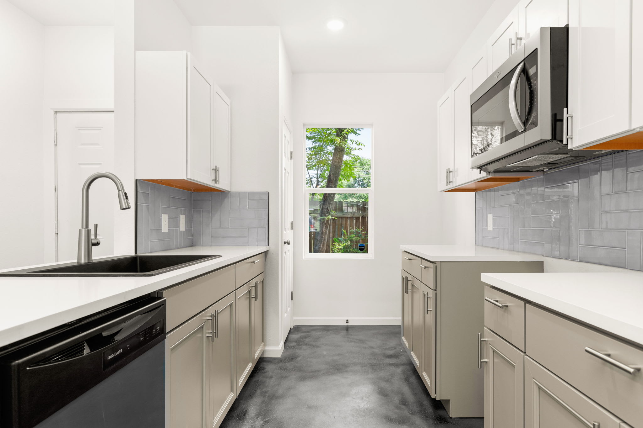 1835 Dawson St – photo 1