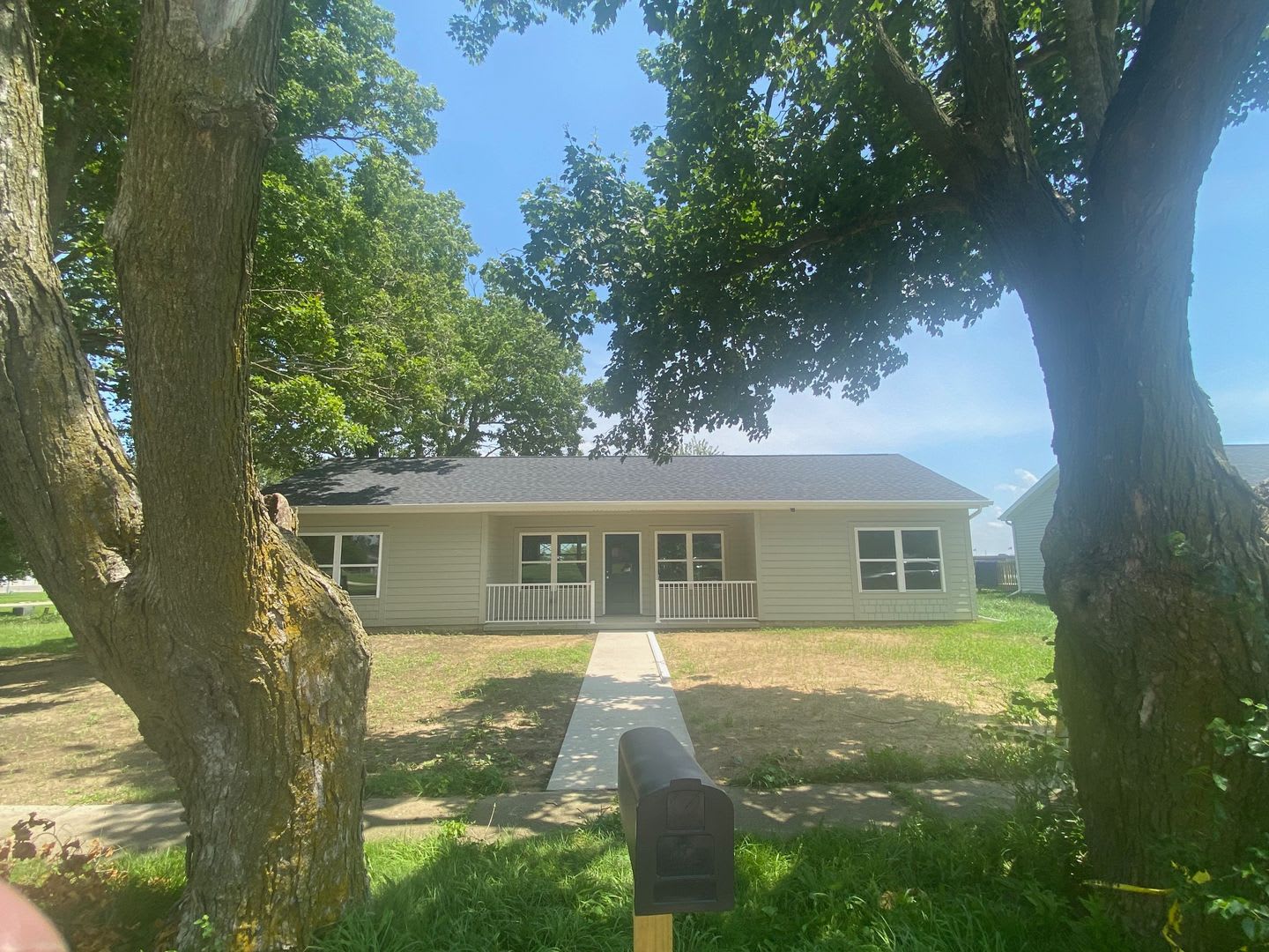Available Now Brand New 3 Bedroom 2 Bath House Mclean Il – photo 1 of 12