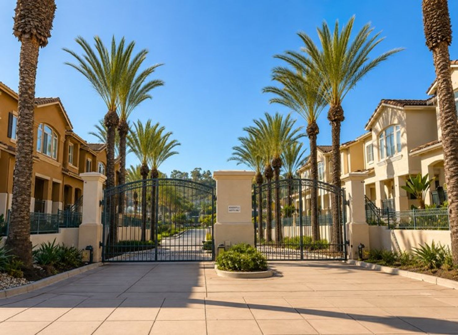 3 Bedroom 2.5 Bath Corner Townhouse with Attached 2 Car Garage in Mission Valley! – photo 1
