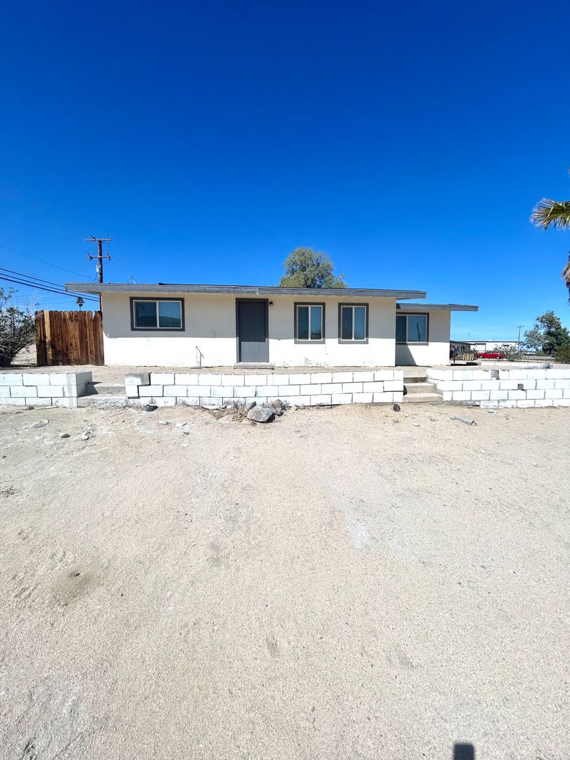 Conveniently located 3 Bedroom 1 bathroom home – photo 1