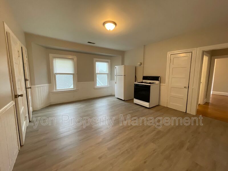 23 Villa Ave – photo 1 of 10