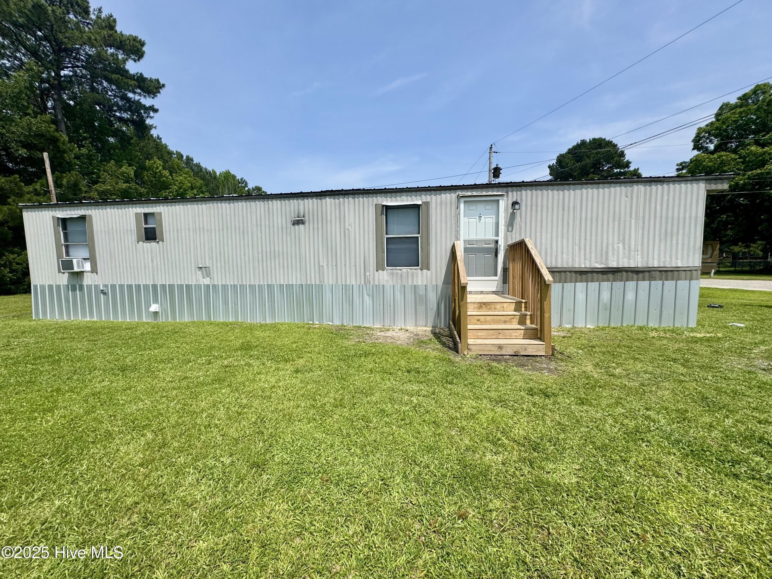 202 Bud Street – photo 1 of 6