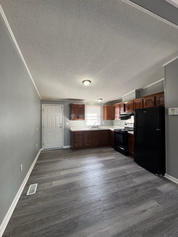 150 Oak Street – photo 1