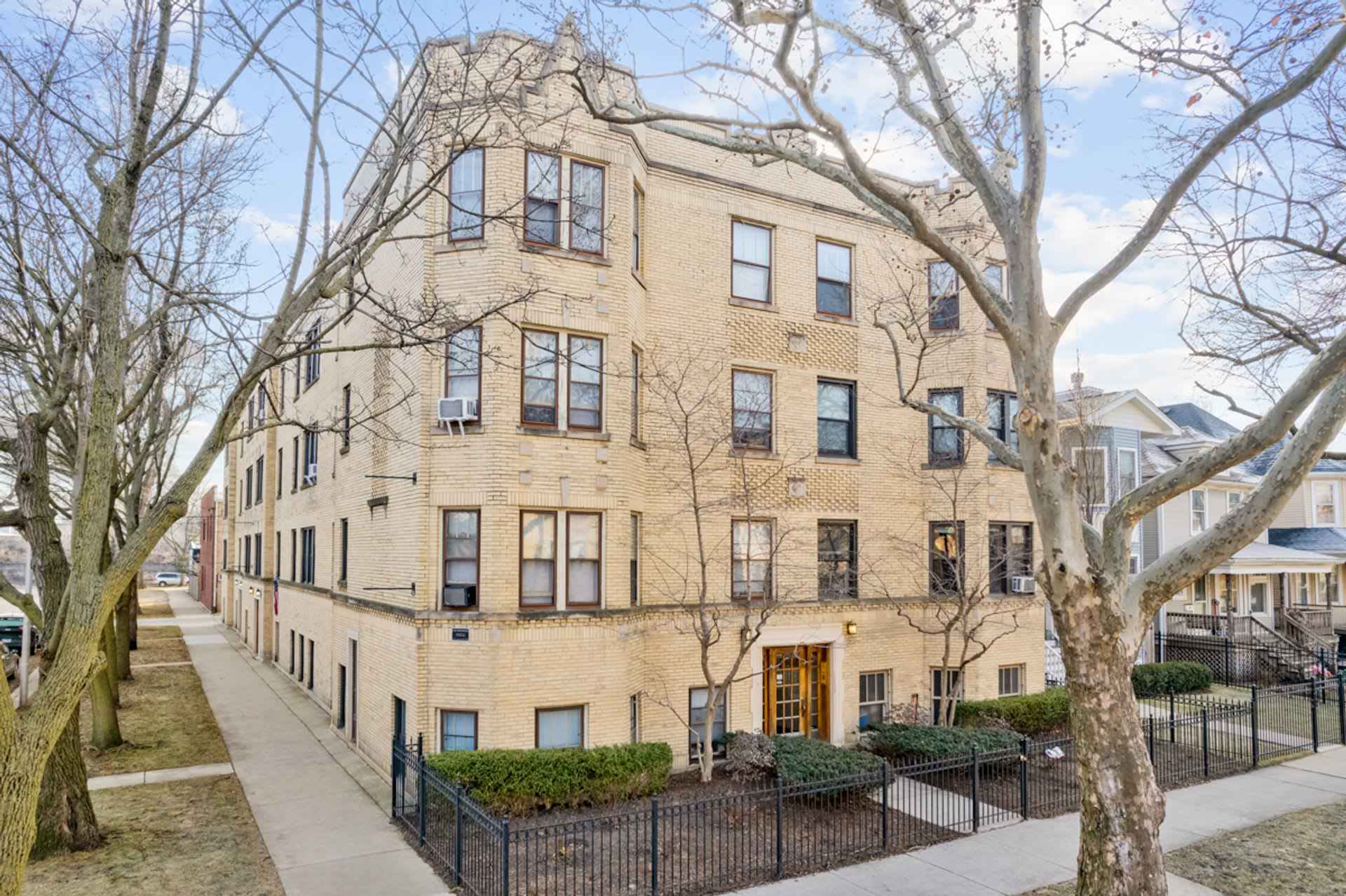 5073 N Wolcott Ave – photo 1