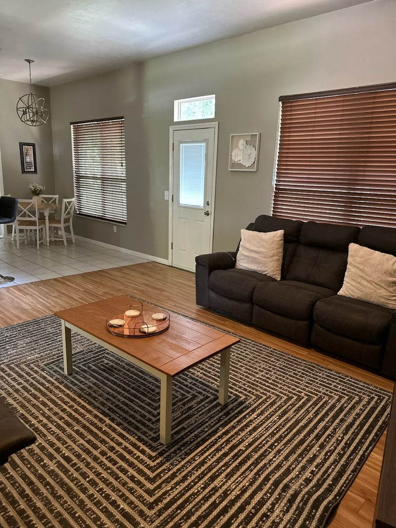 4 Bed 3 Bath House Close To Uf Everything Ask For Kathleen When You Inquire – photo 1
