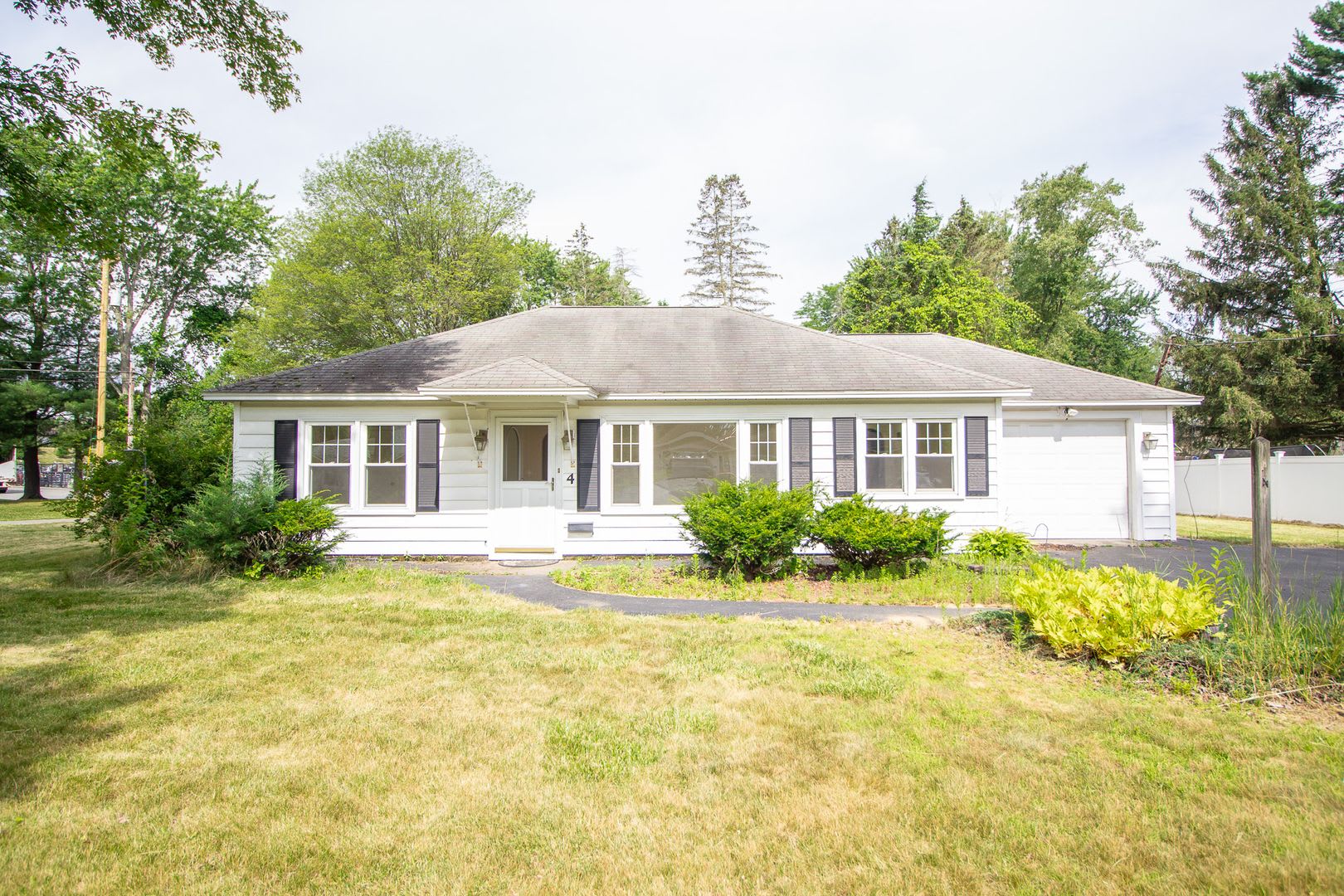 3 BD 1 BA South Bethlehem Schools – photo 1