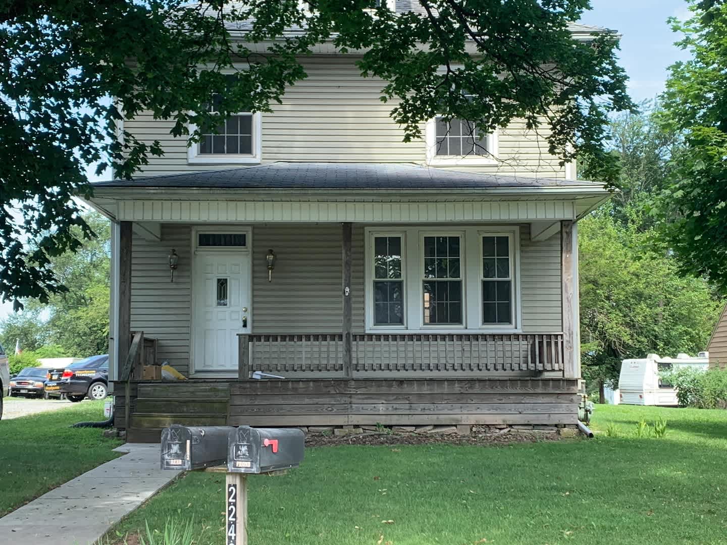 3 Bedroom 1.5 Bath House, Garage, West York SD – photo 1 of 31
