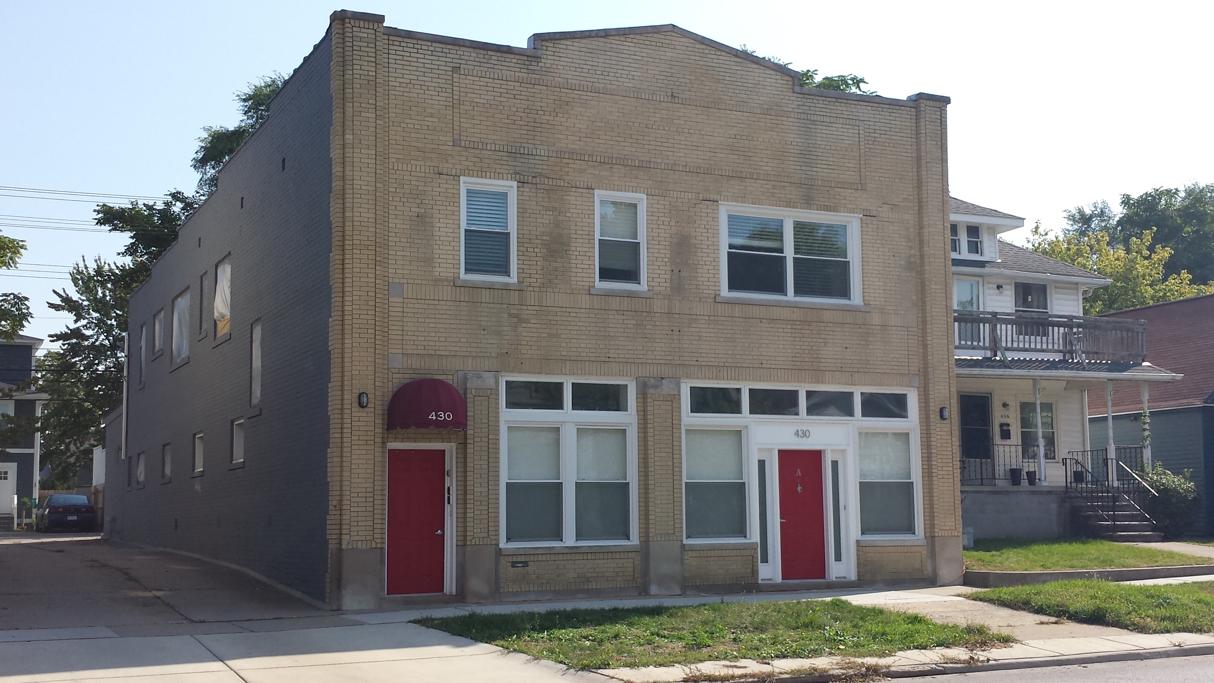 430 N Washington Ave – photo 1 of 147
