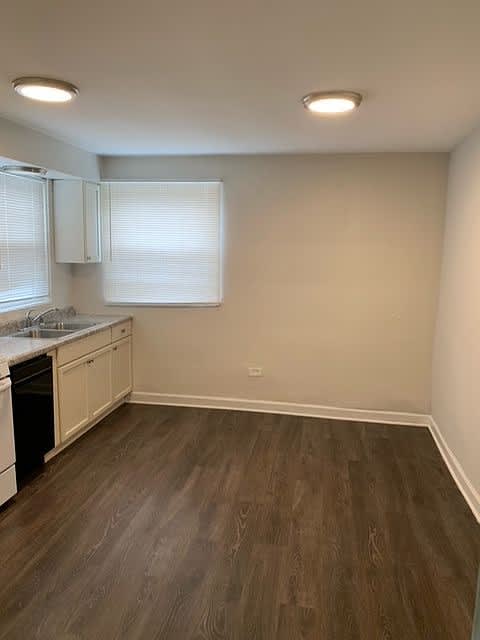 1036 E Division St – photo 1 of 6