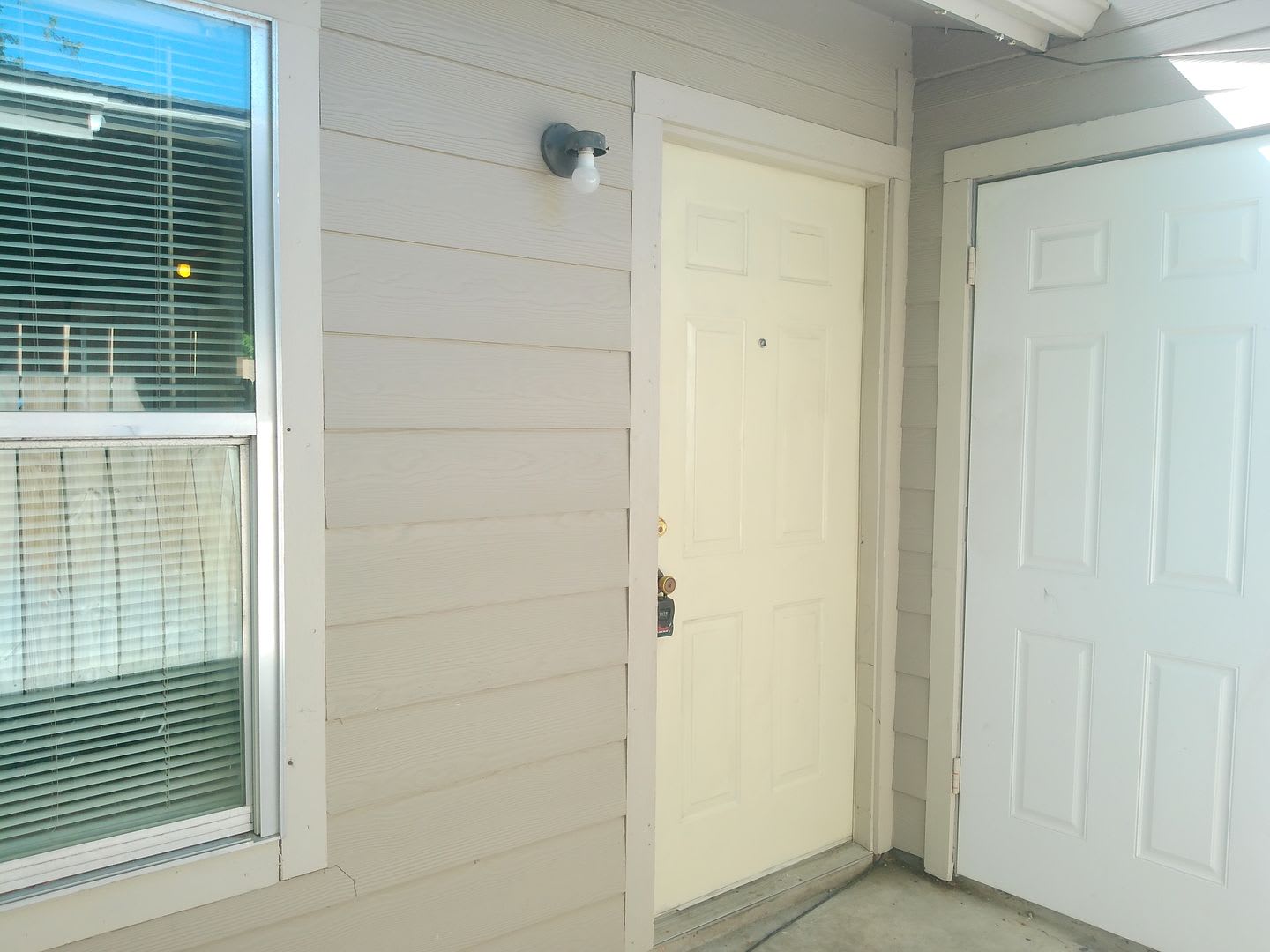 5725 Crestmore – photo 1