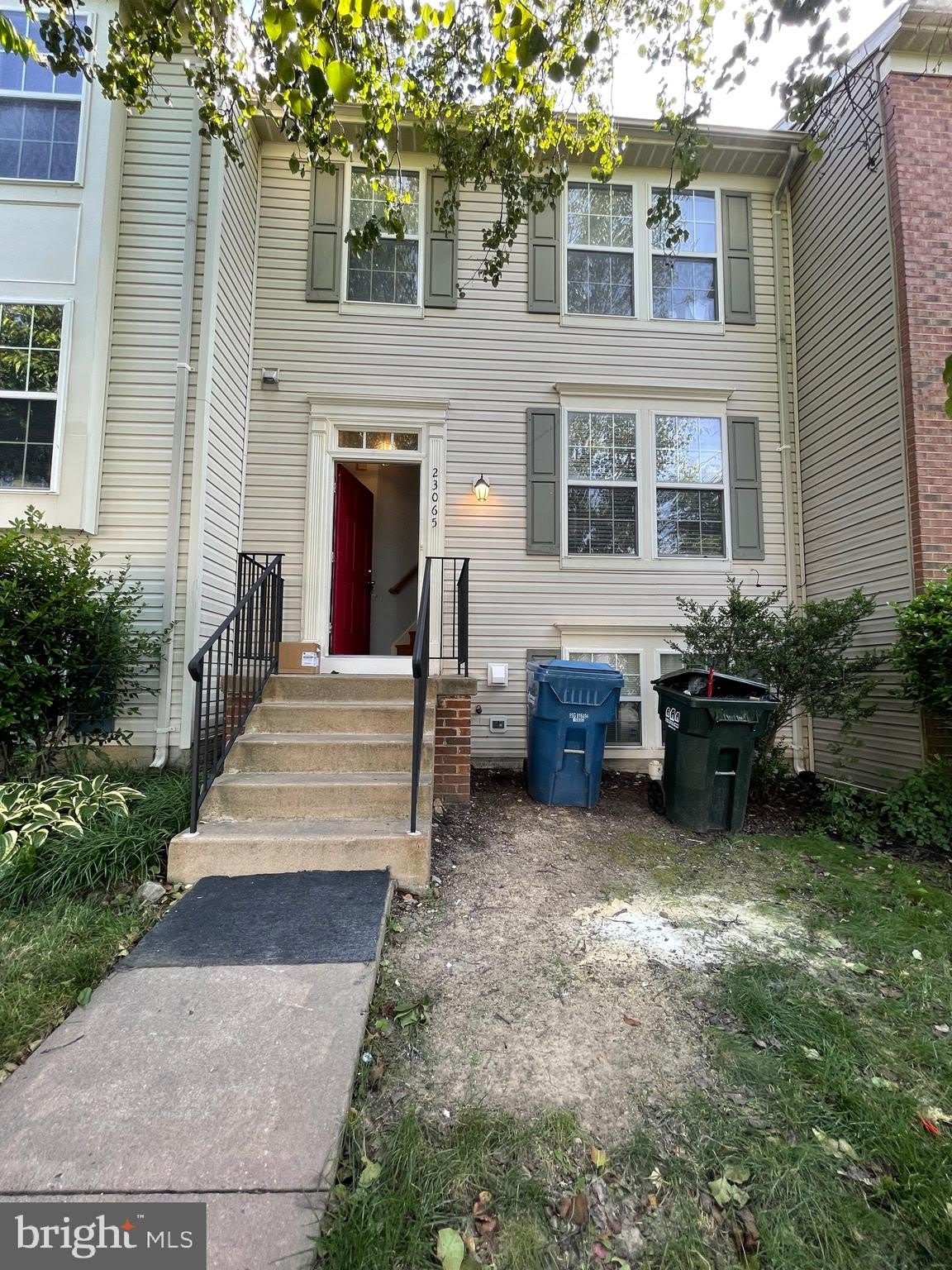 23065 POTOMAC HILL Square – photo 1 of 18