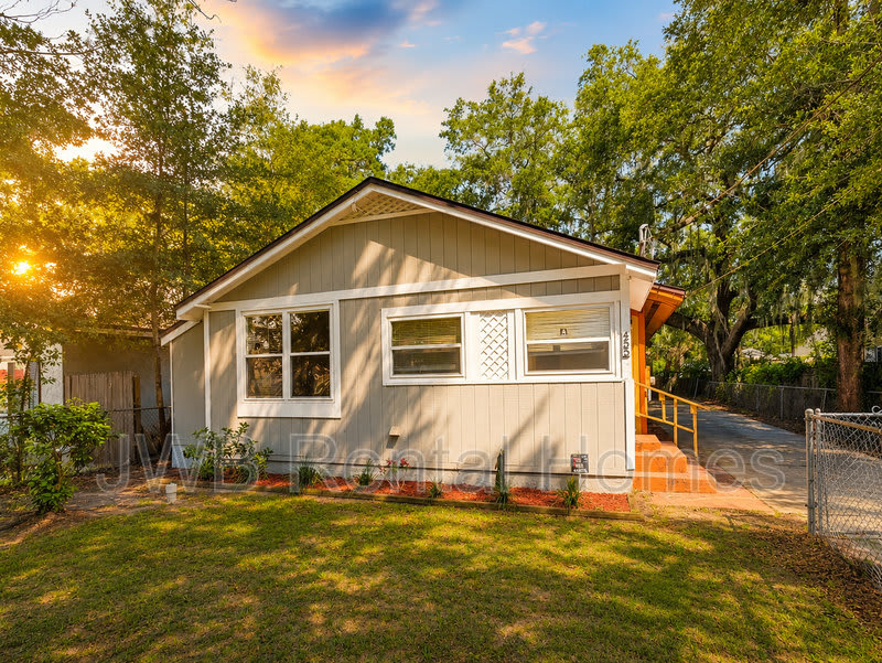 455 58th St W – photo 1