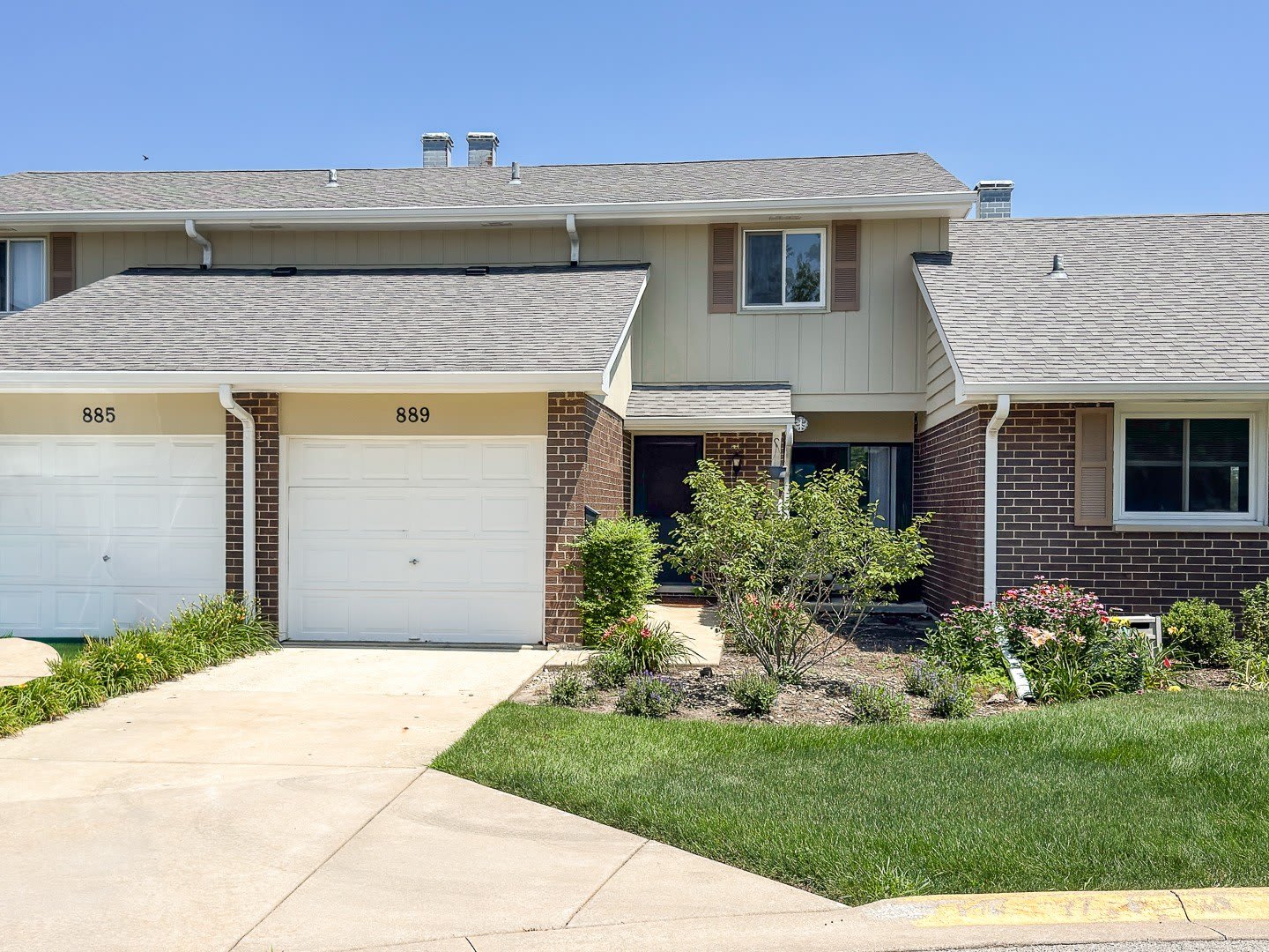 889 Heatherbrook Court – photo 1 of 119