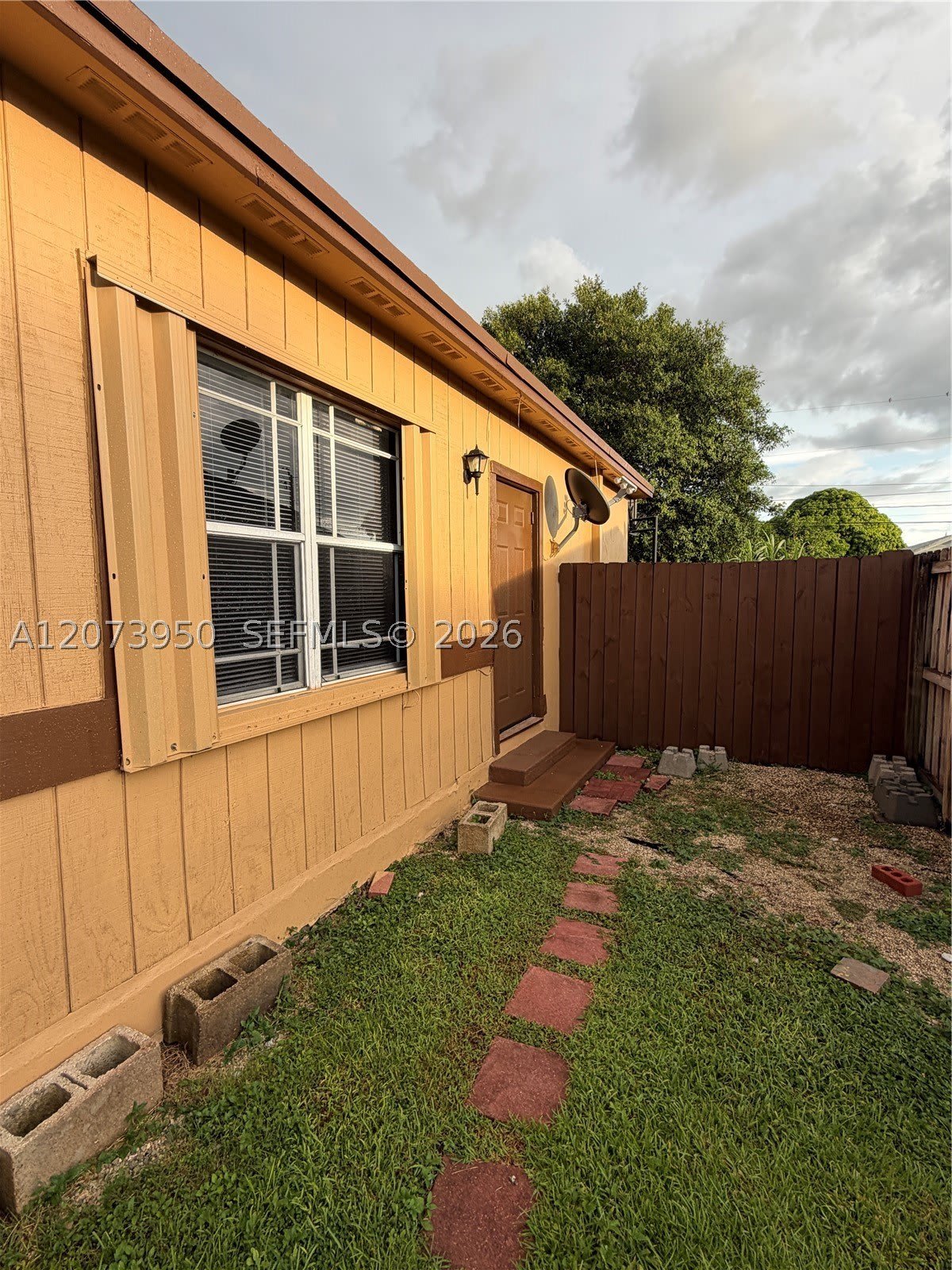 1520 NE 13th St – photo 1 of 9
