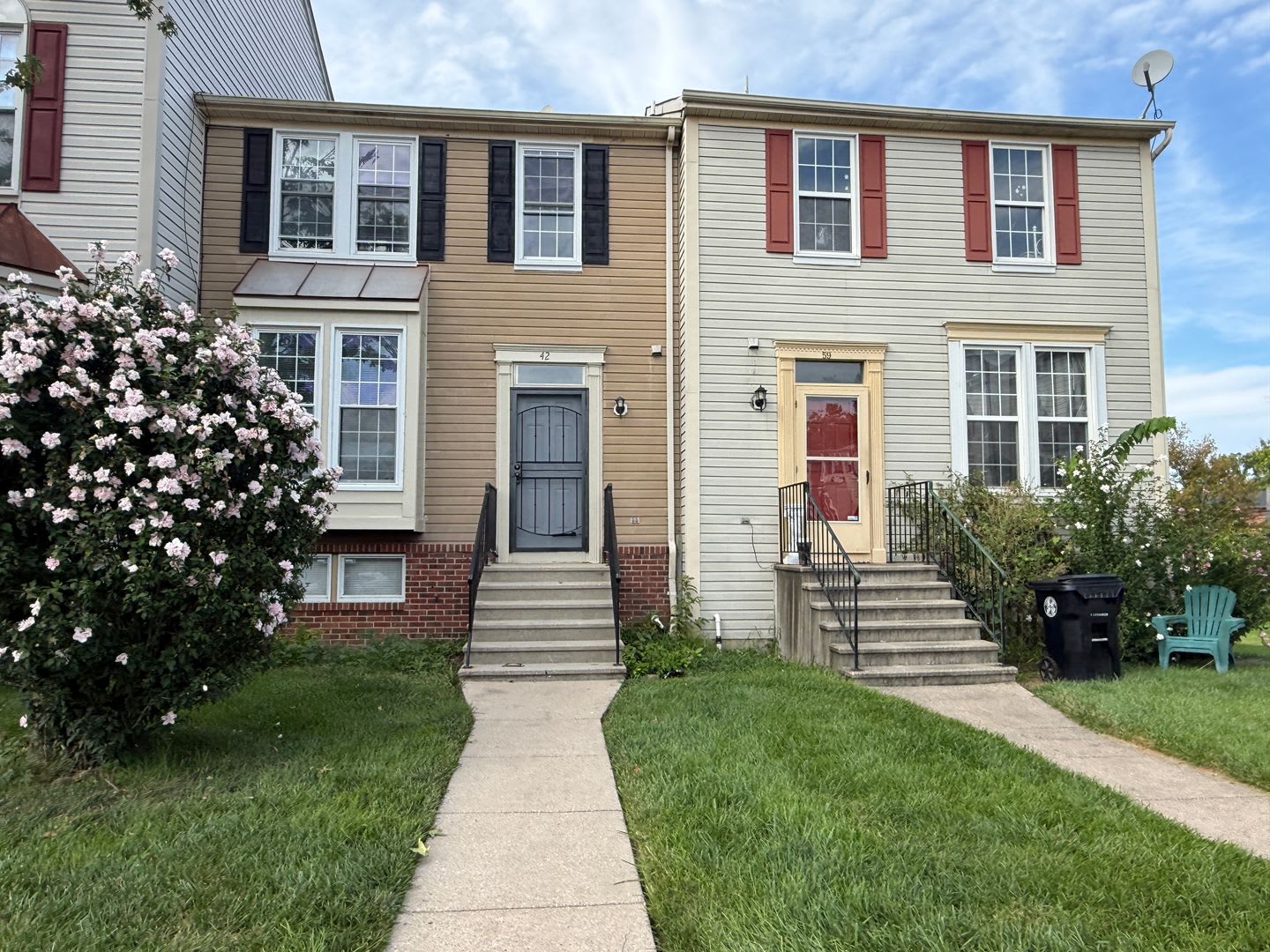 Spacious Townhome for Rent! Central Air! Finished Basement! Gourmet Kitchen! Available Now! – photo 1 of 17