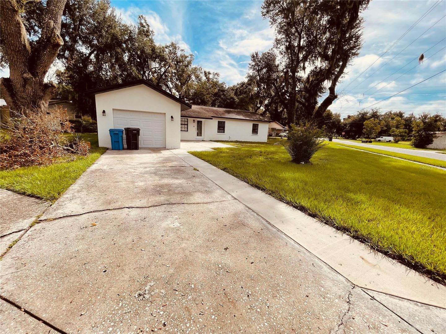 NO HOA- 3 Bedrooms under 2k! – photo 1