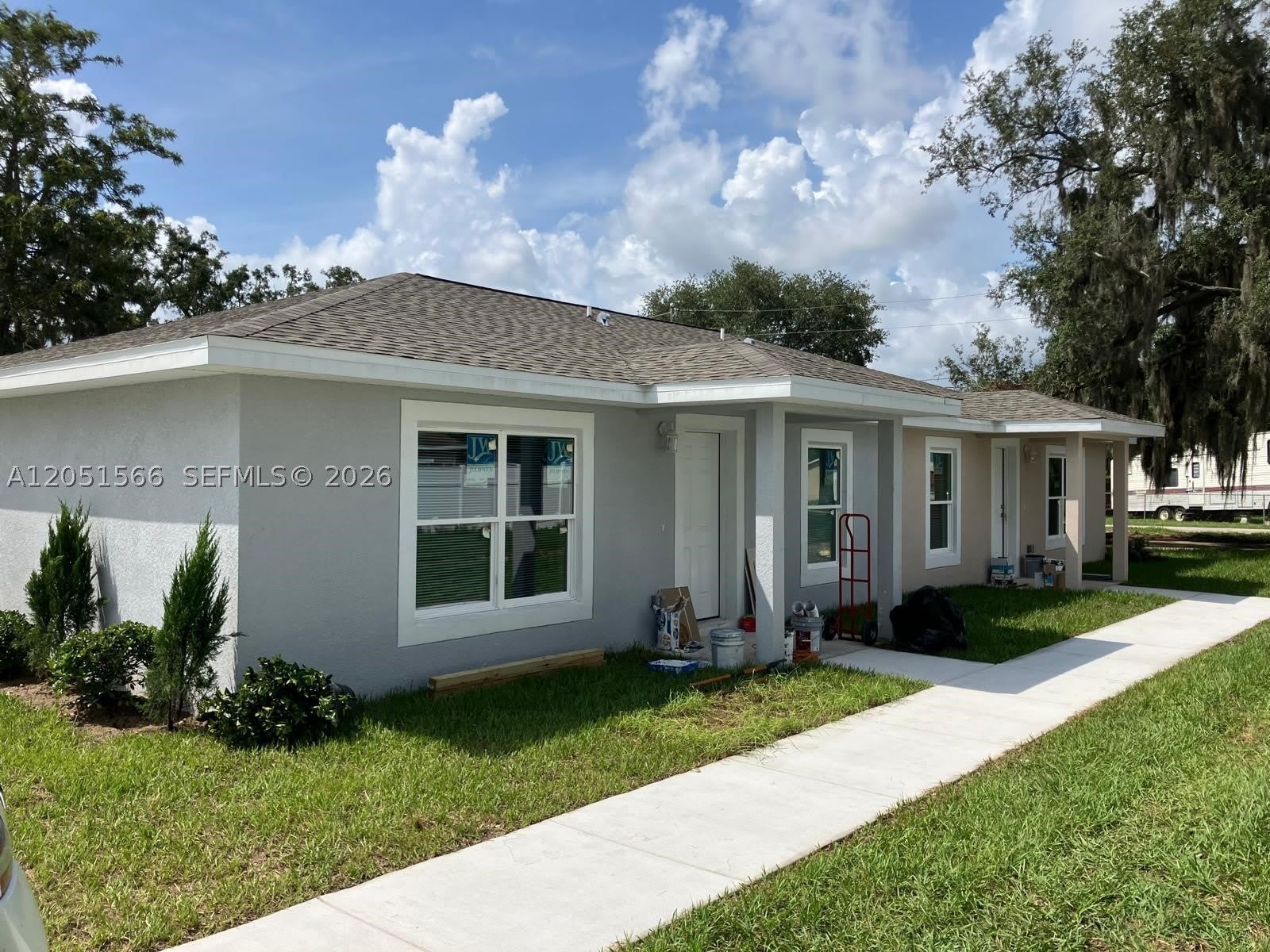 363 POINSETTIA AVE – photo 1 of 7