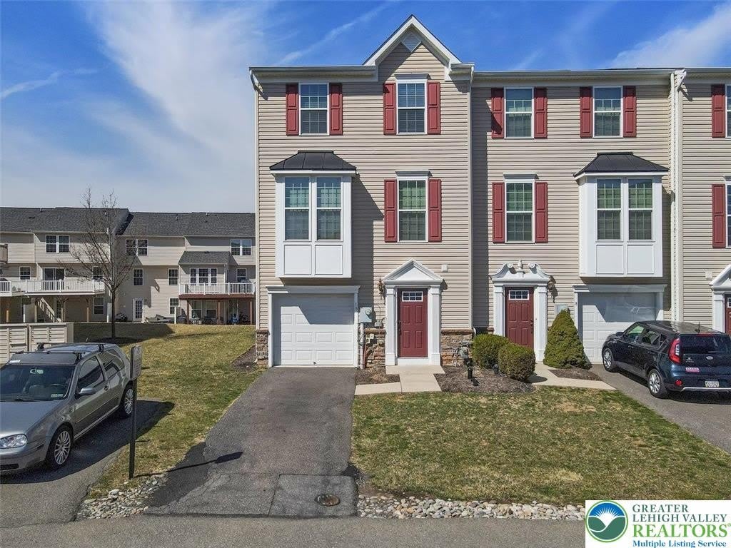 10 White Rose Lane – photo 1 of 33