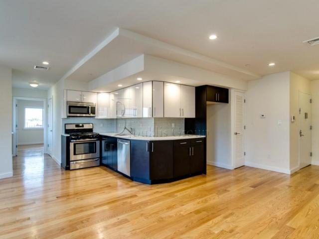 28-22 Astoria blvd – photo 1
