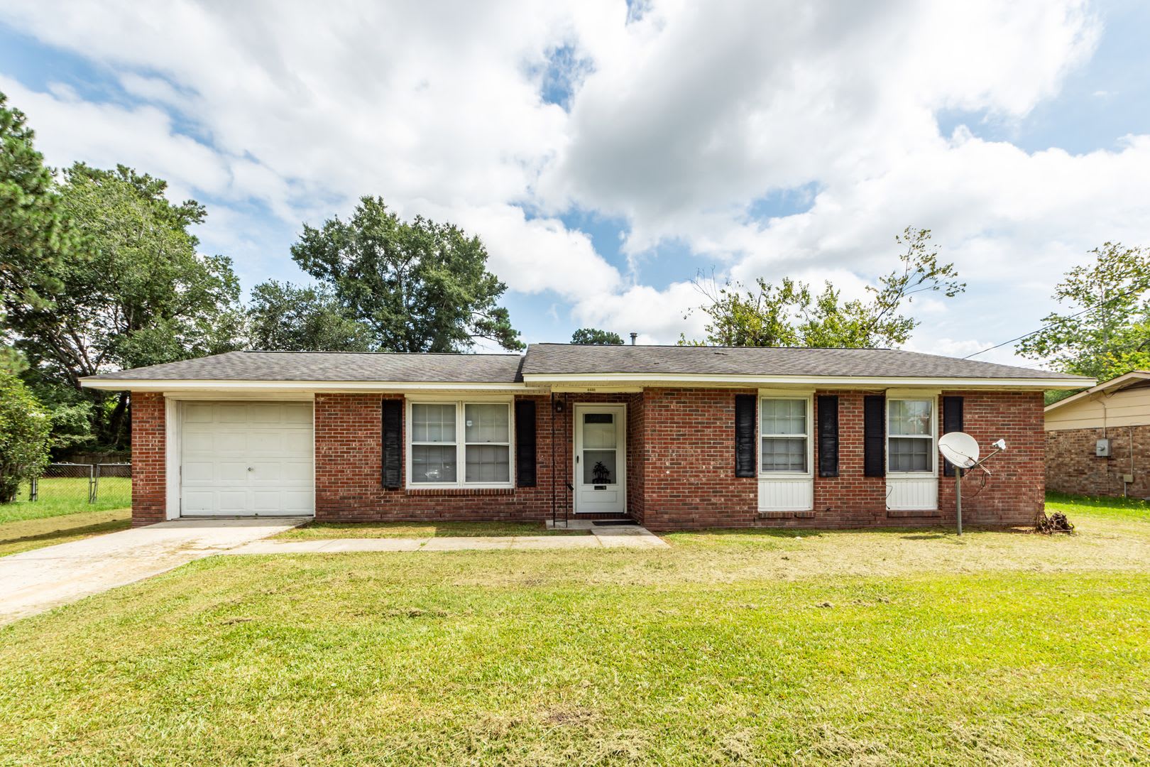 3 Bedroom, 1 Bathroom Home in Woodside Manor – photo 1