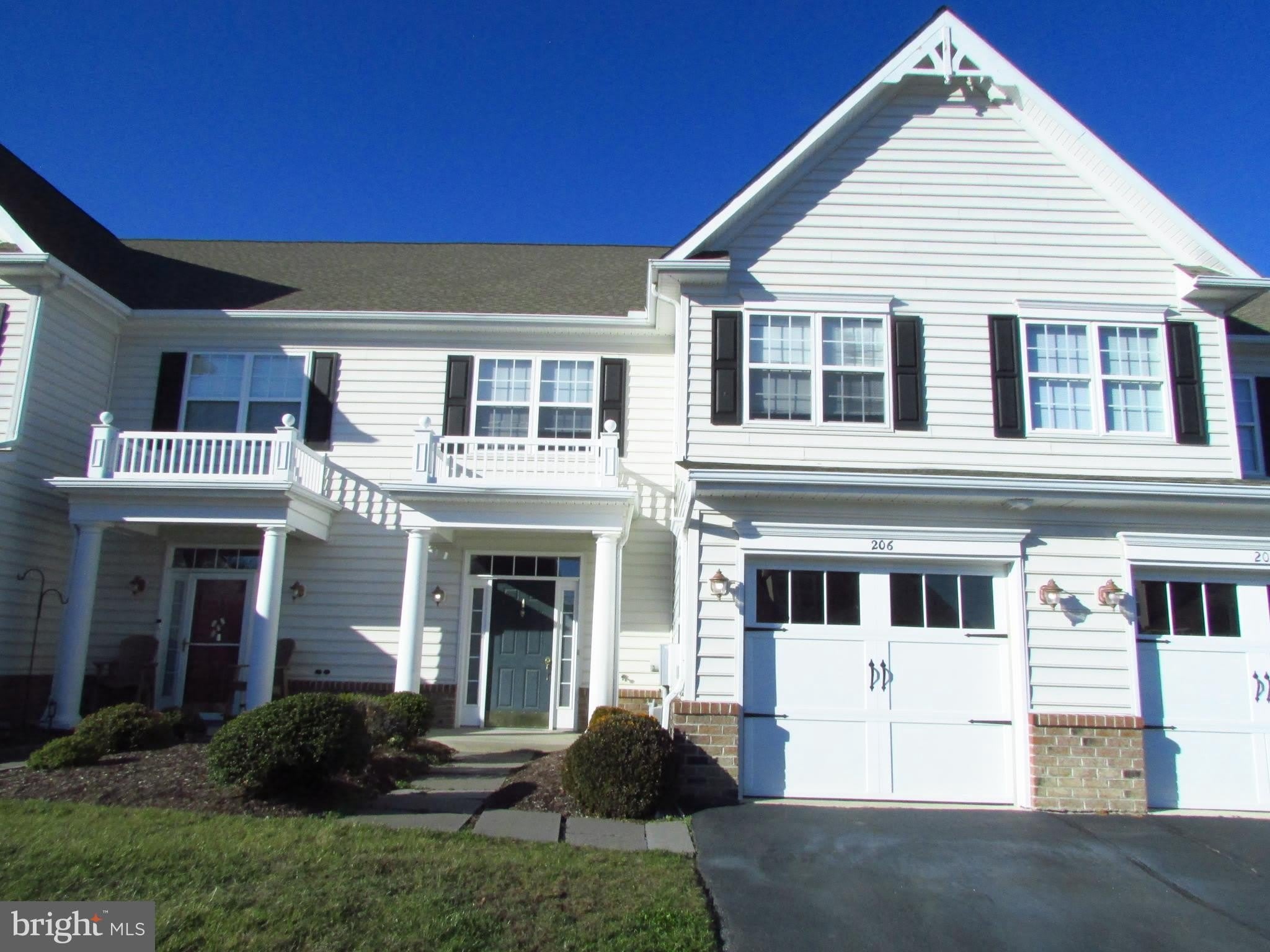 206 W Bourne Way – photo 1 of 48