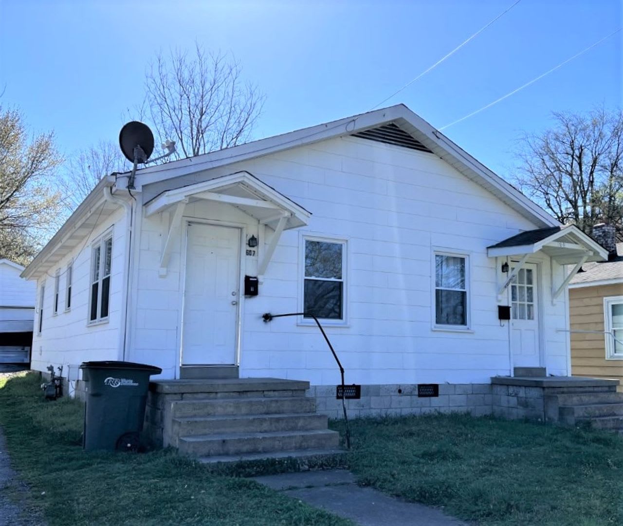 Convenient Duplex Located in Union City! – photo 1 of 7