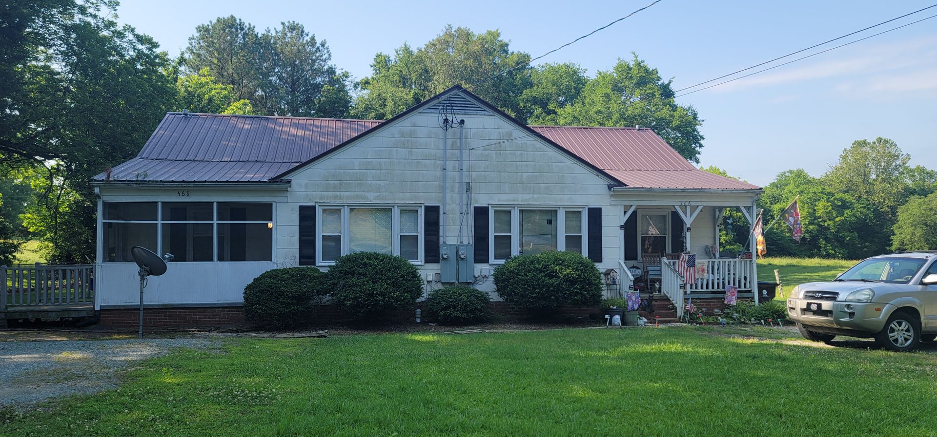 Charming 2 Bedroom Apartment located Minutes Outside of Downtown Sanford – photo 1 of 10