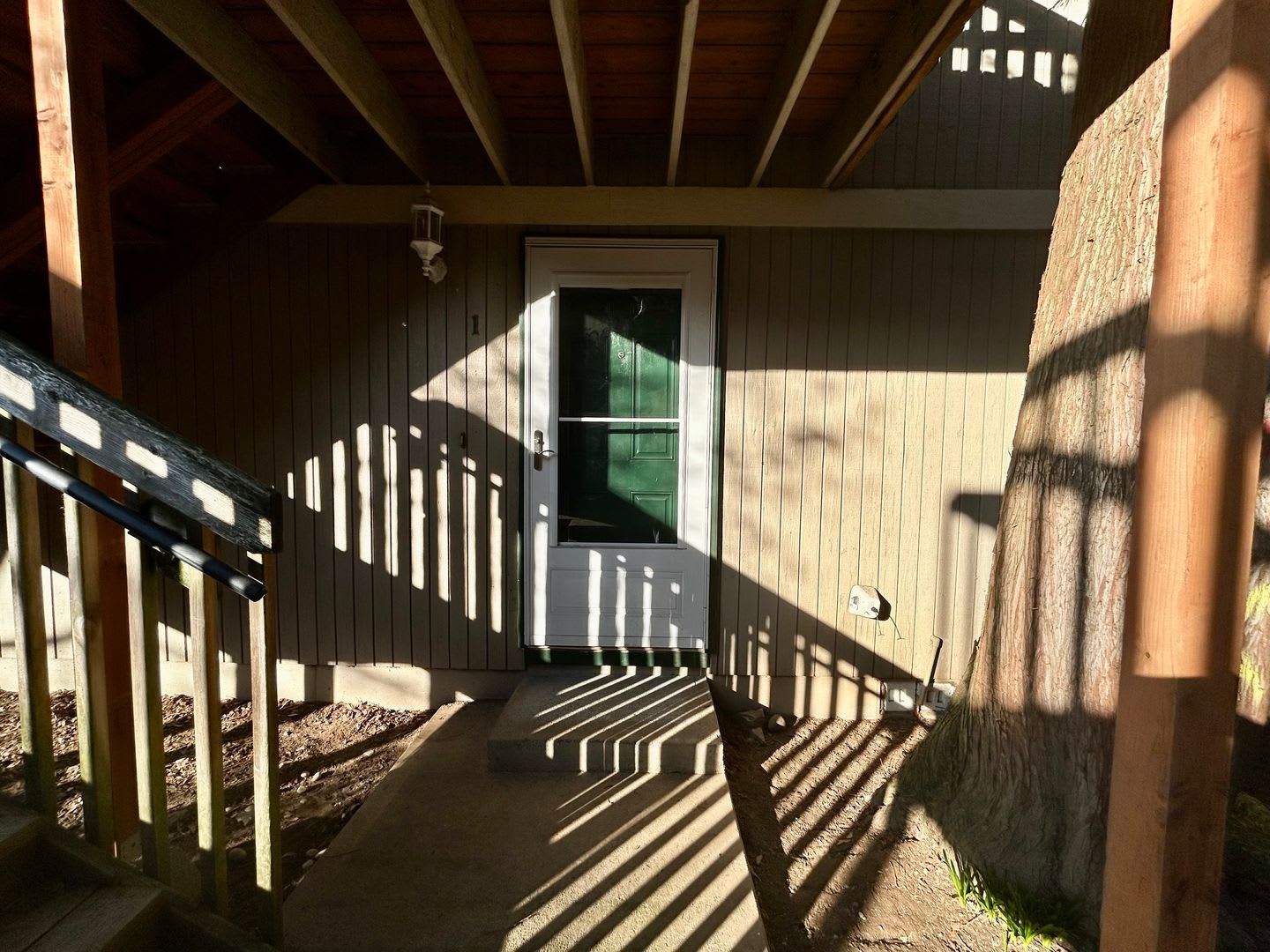 VA-MOV01 – photo 1 of 19