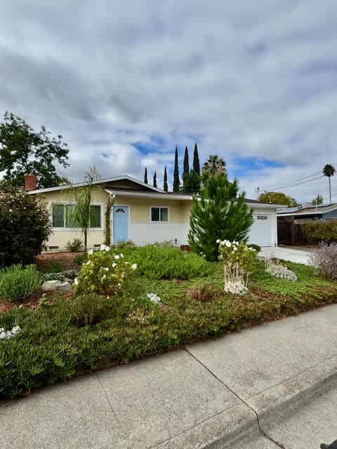 1879 Queens Road – photo 1