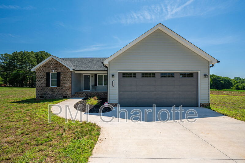 2128 Chatfield Rd – photo 1 of 33