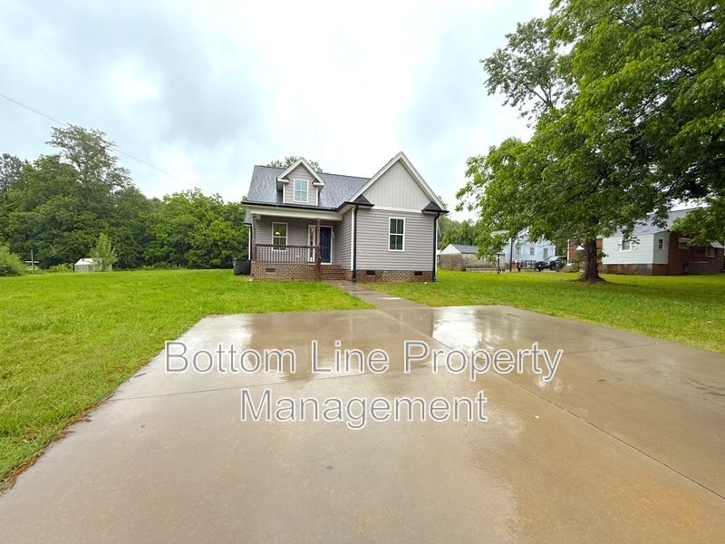 200 Alexander St – photo 1 of 13