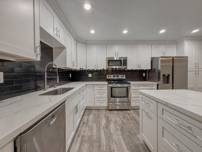 5525 East Thomas Road – photo 1