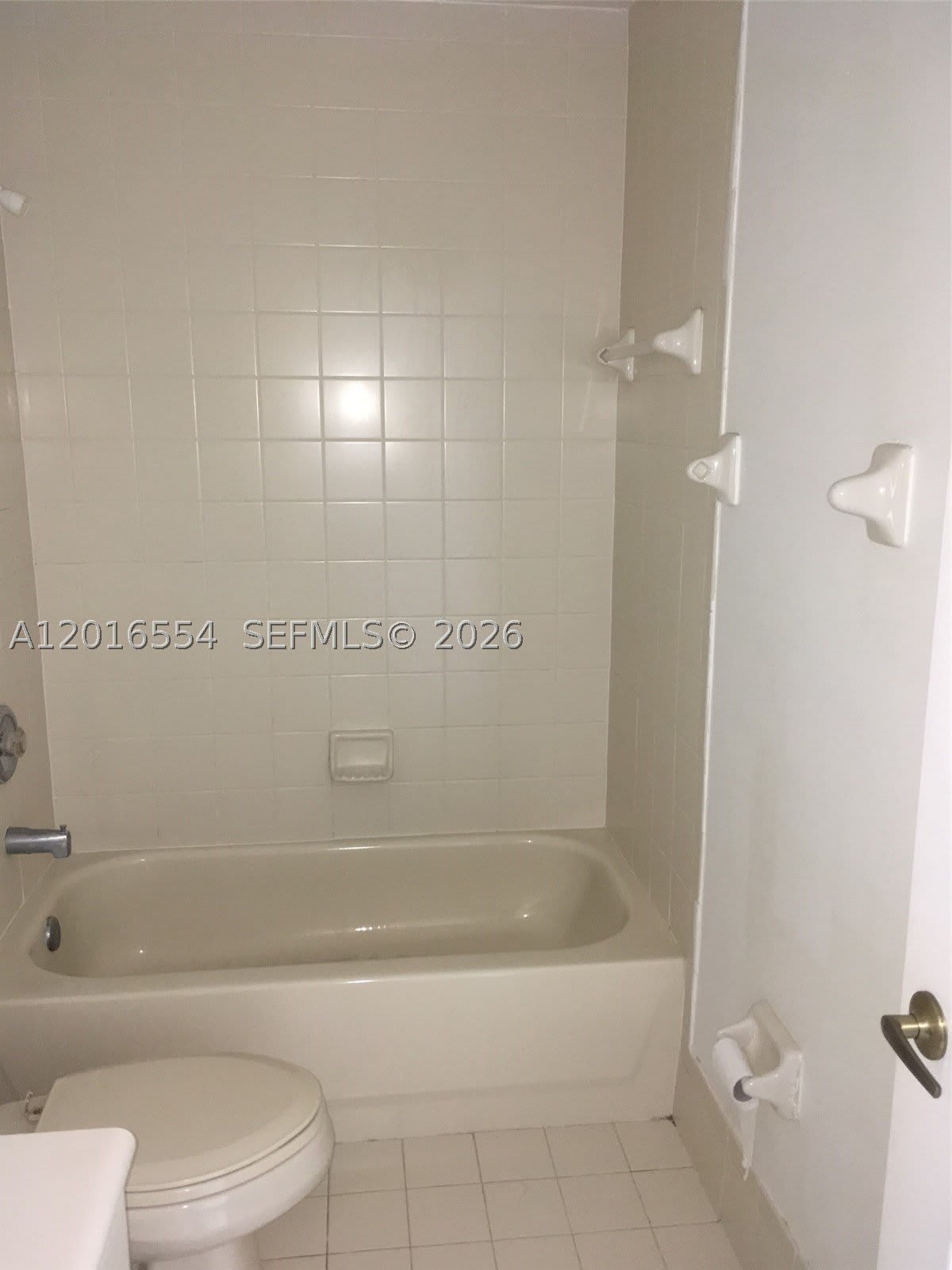 7100 Nw 177Th St – photo 1 of 49