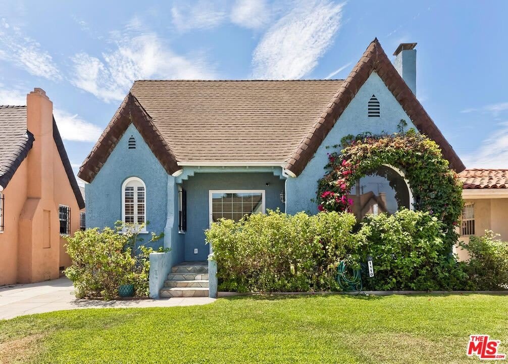 1110 W 80th St – photo 1