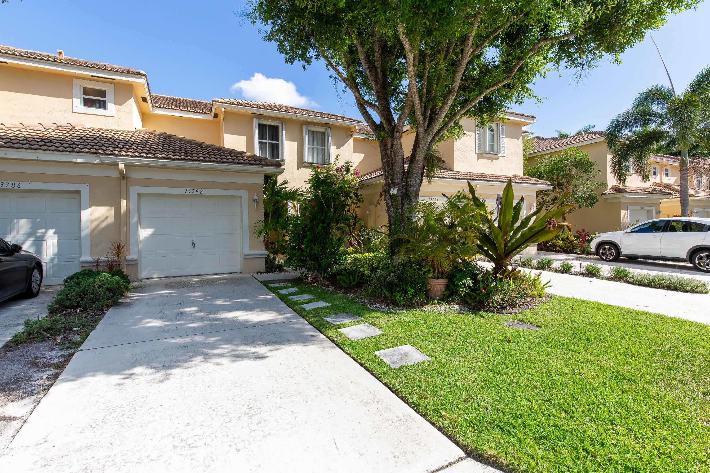 13792 Creston Place – photo 1 of 29
