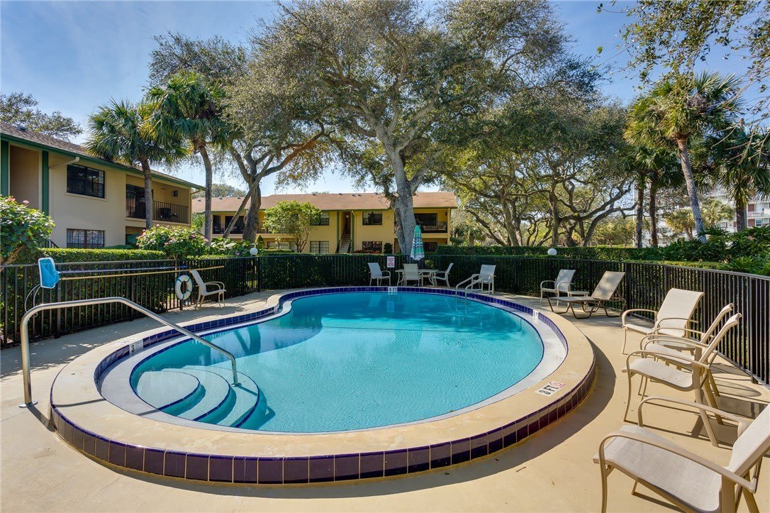 910 E Causeway Boulevard – photo 1