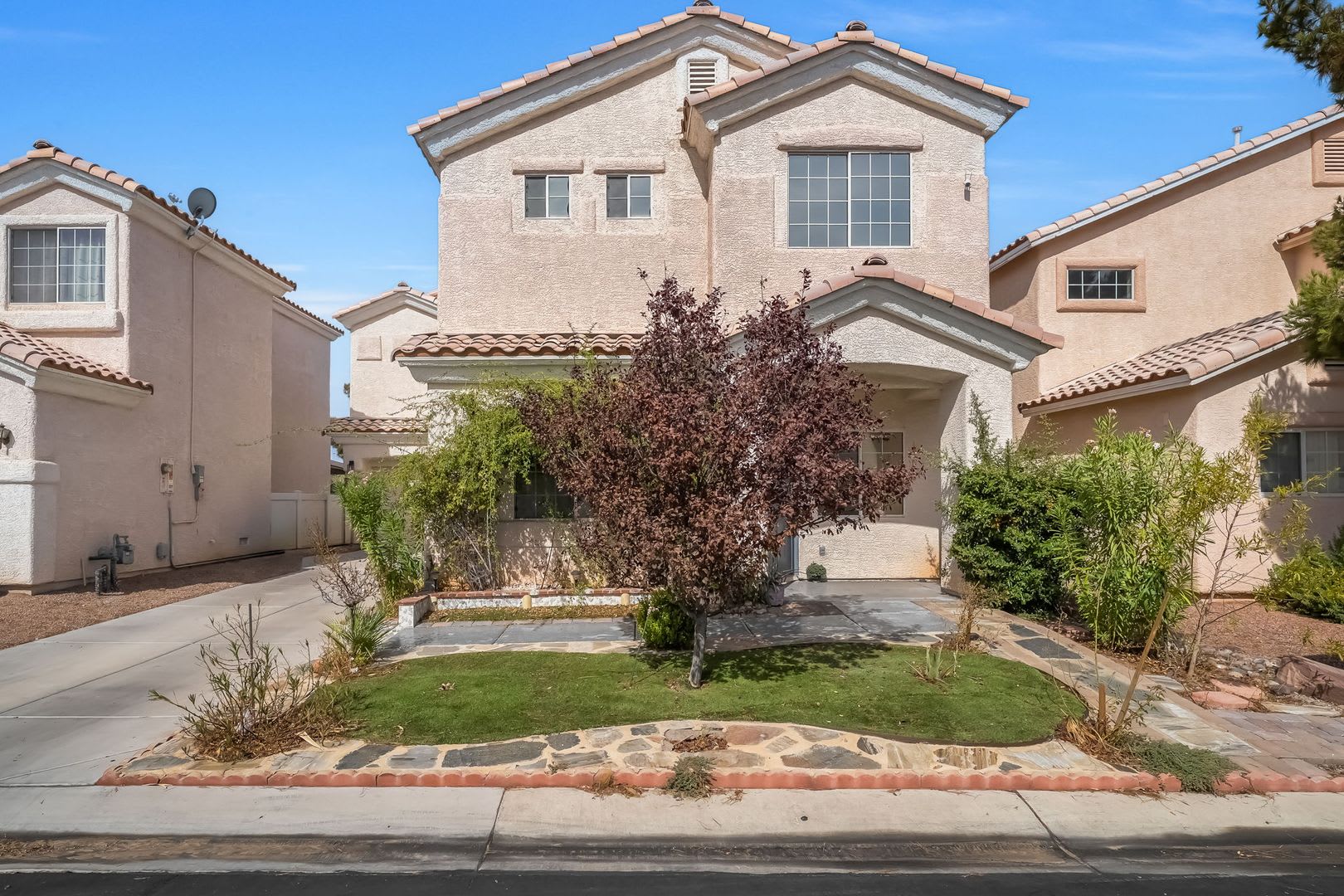 Spacious Henderson Home In Gated Twilight At Boulder Ranch – photo 1 of 59