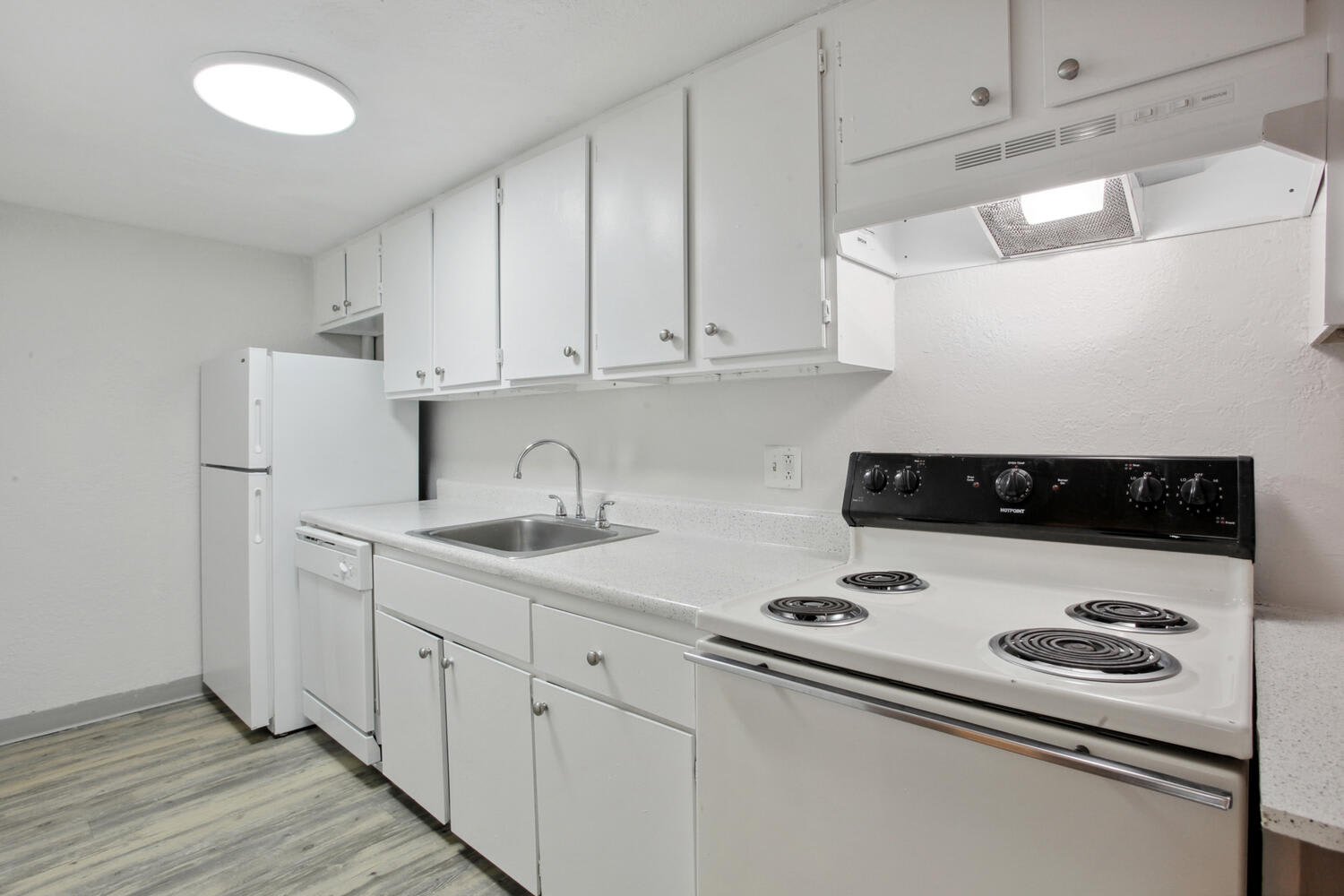 Lakeridge Terrace Apartments – photo 1