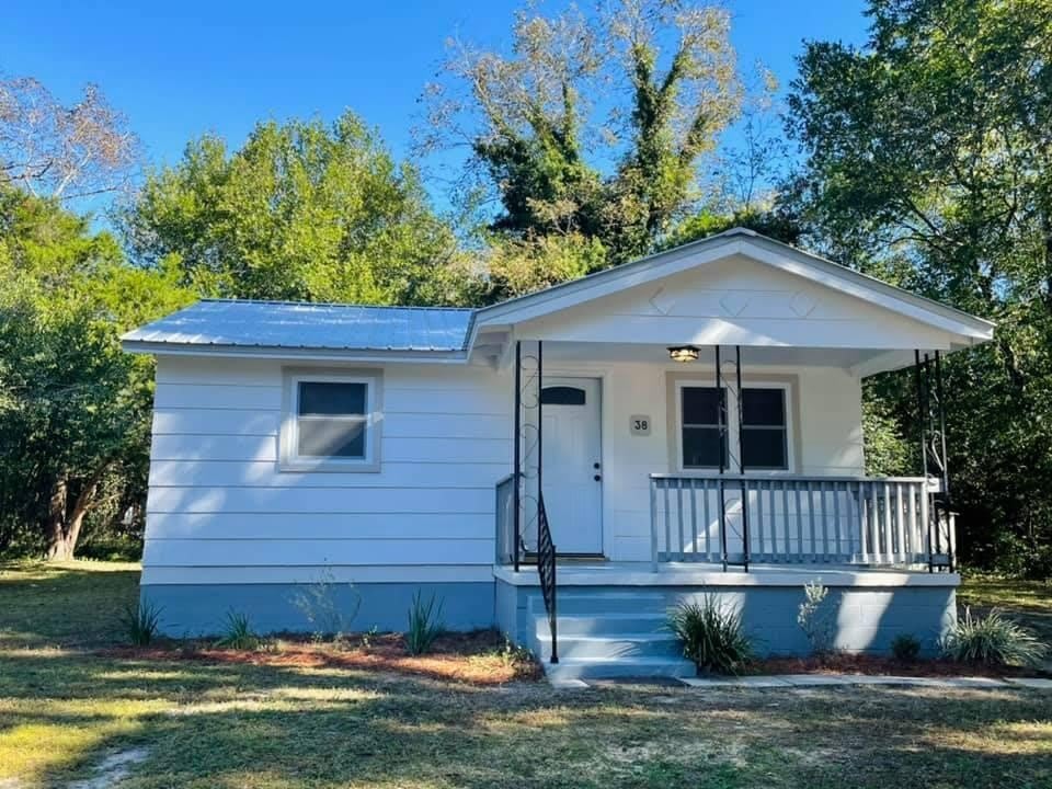 38 Lincoln Avenue – photo 1 of 12