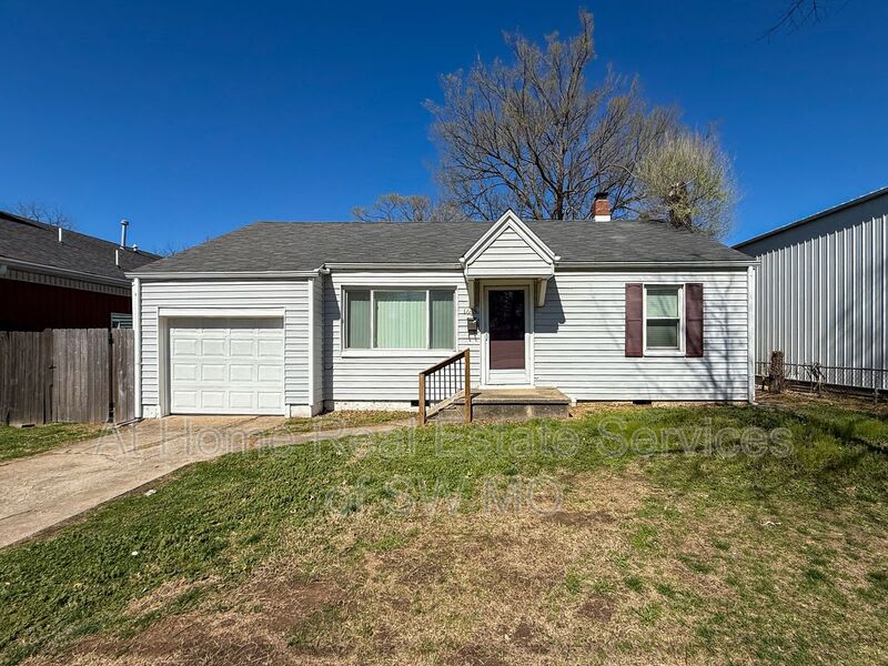 1465 E Seminole St – photo 1 of 9