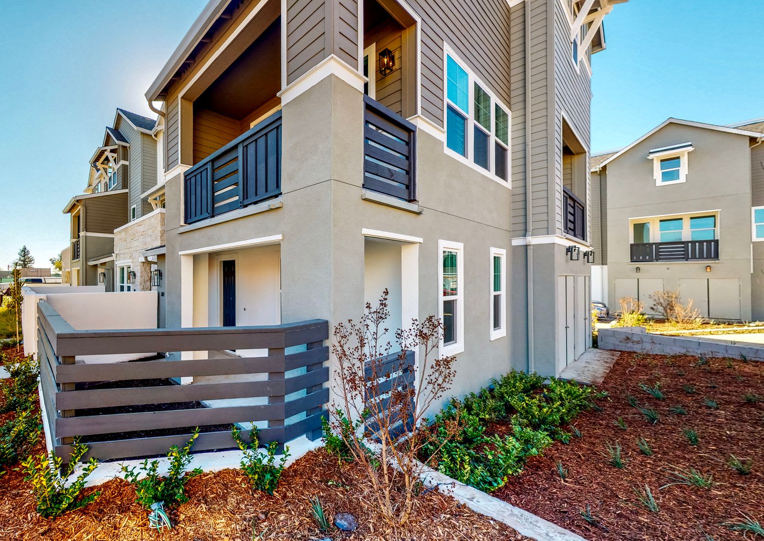 Beautiful Newly Constructed Fountain Grove 3 Bedroom 2.5 bathroom Townhome with A/C and Solar – photo 1