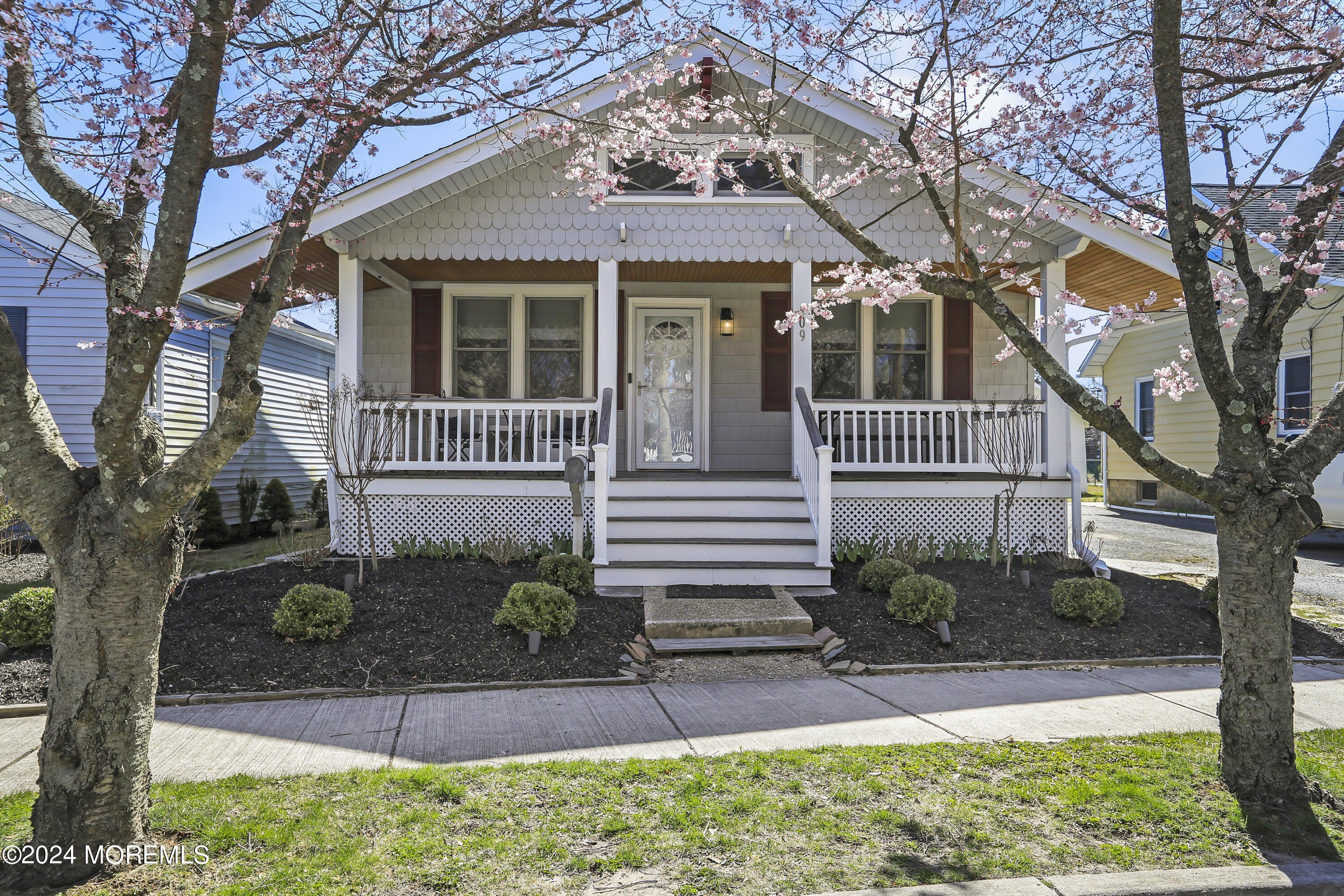 409 13th Avenue – photo 1