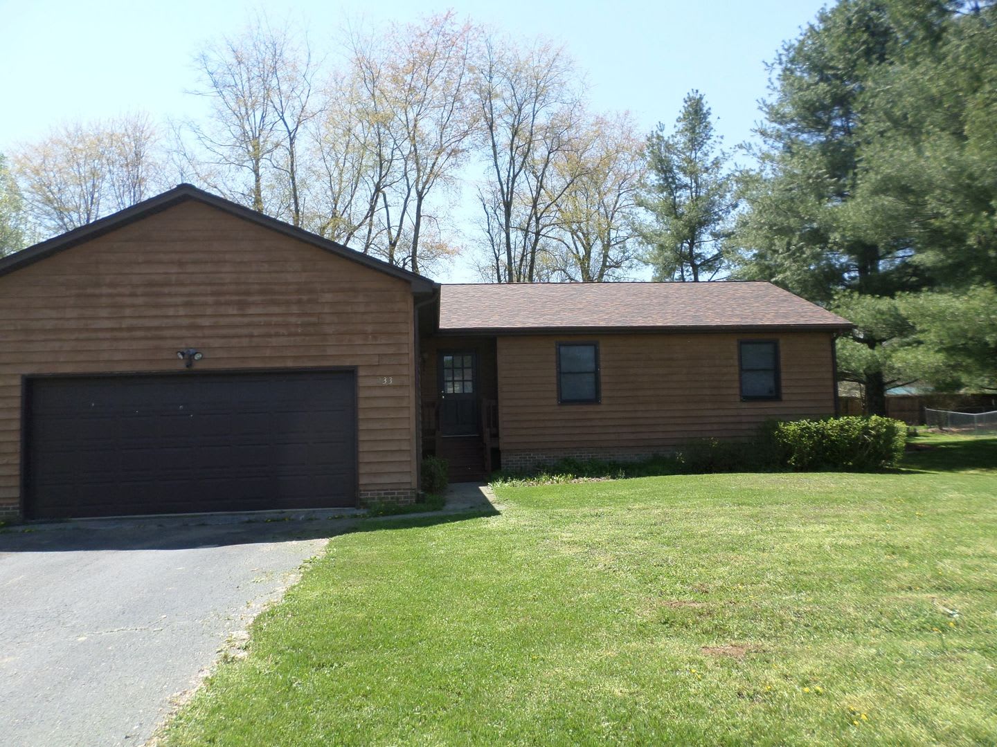 3 Bedroom 2 Bath House With 2 Car Garage – photo 1 of 4