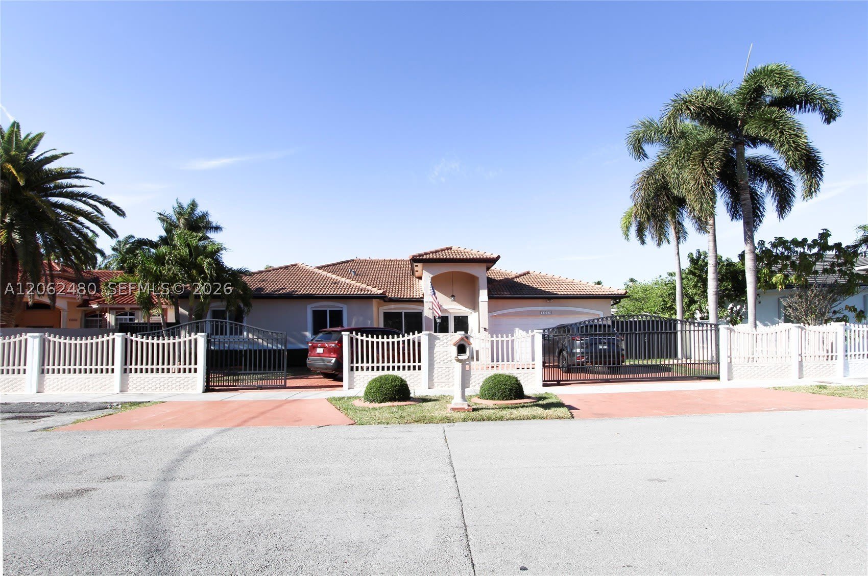 13797 SW 20th St – photo 1